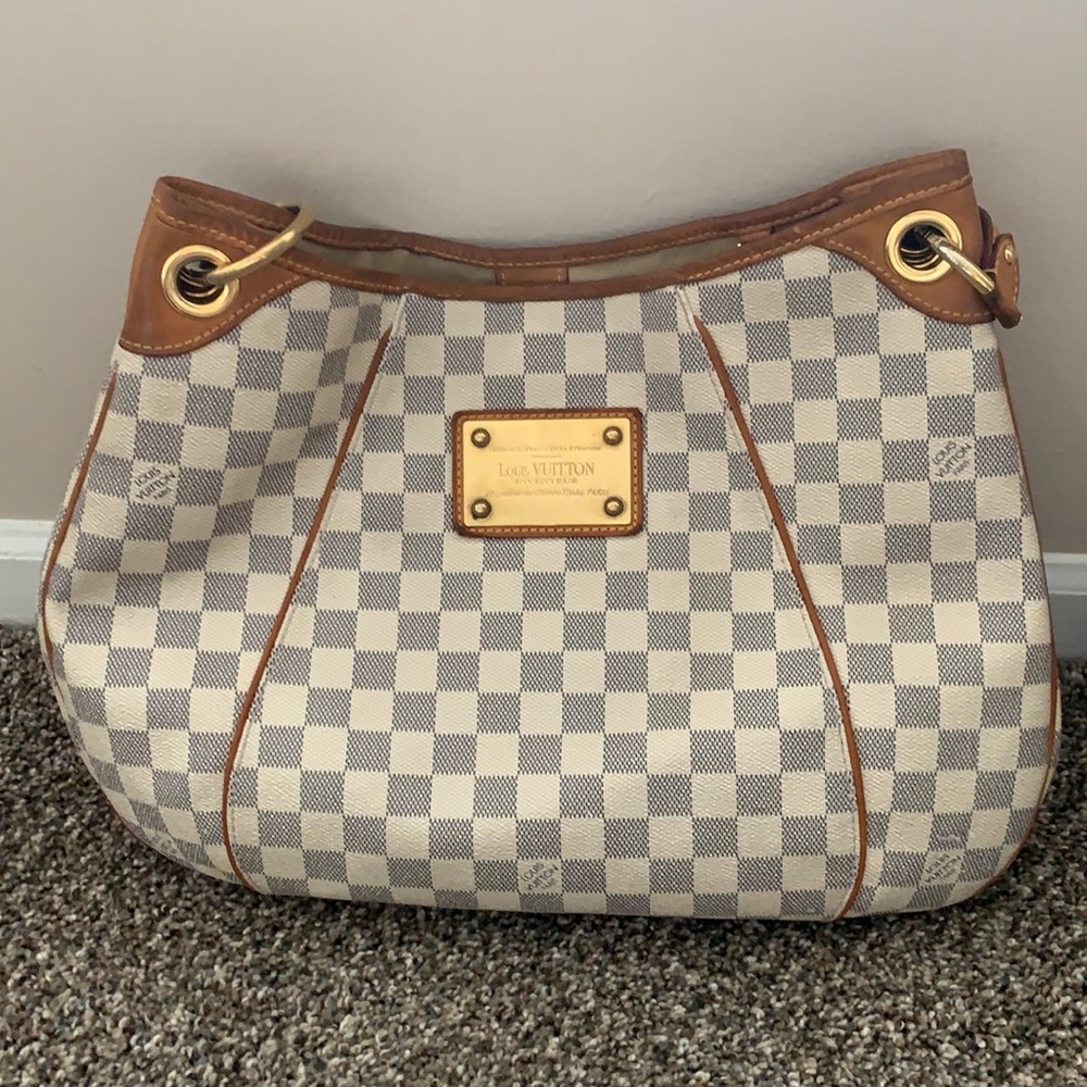 White Louis Vuitton Dameir